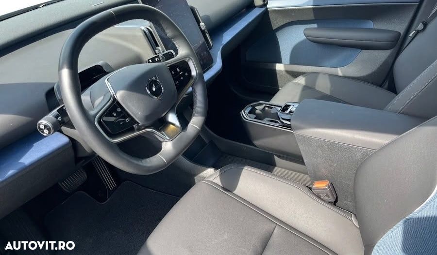 Volvo EX30 Single Motor Extended Range RWD Plus - 6