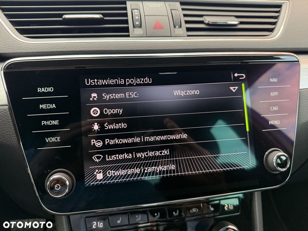 Skoda Superb 2.0 TDI SCR Ambition DSG - 28