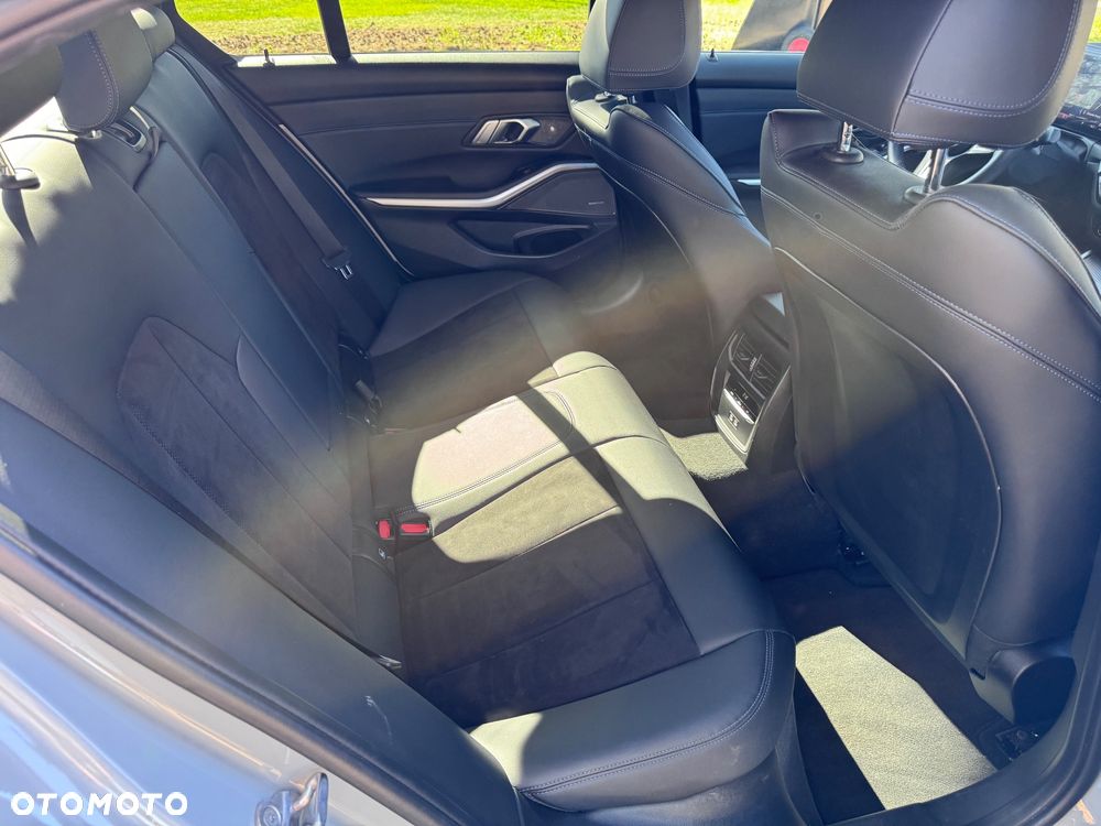 BMW Seria 3 320d xDrive mHEV M Sport - 16