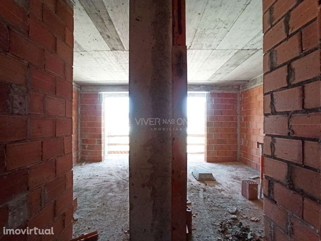 Apartamento T3 Duplex c/ garagem e varandas | Vale de Milhaços | Co... - Grande imagem: 4/57