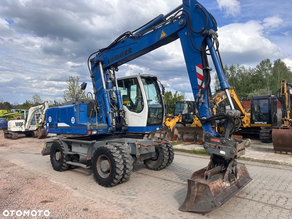 Liebherr A 900 C - 6
