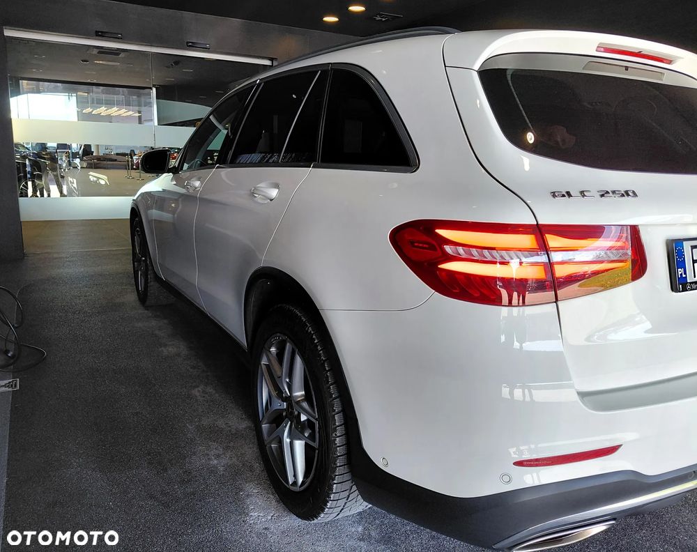 Mercedes-Benz GLC 250 4Matic 9G-TRONIC AMG Line - 39