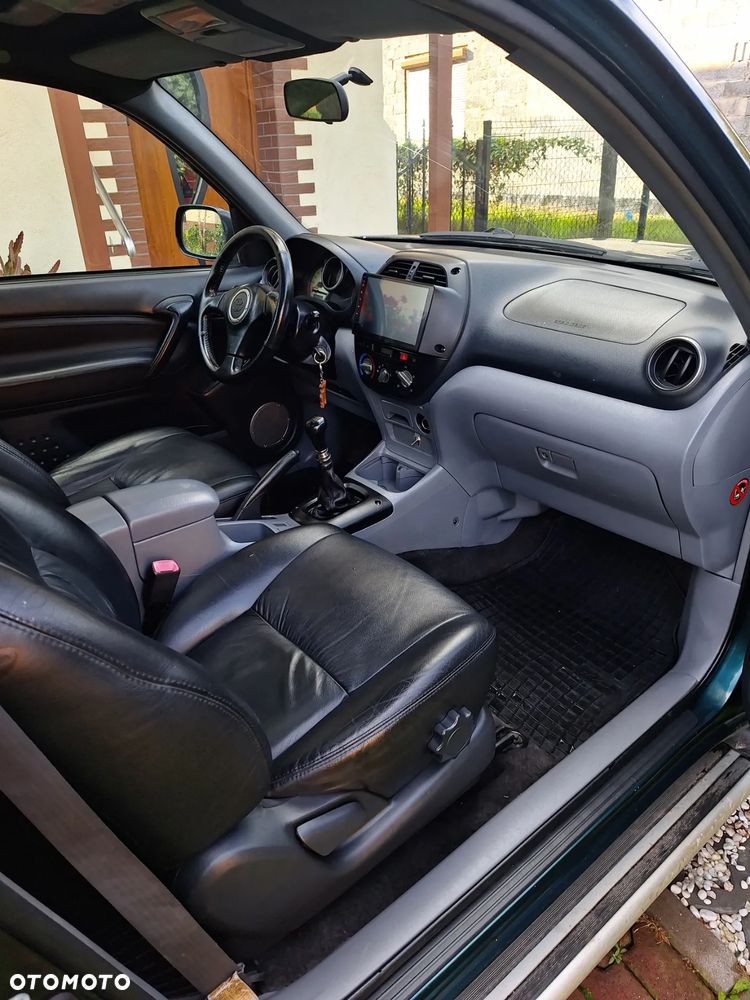 Toyota RAV4 2.0 D-4D 4x4 - 15