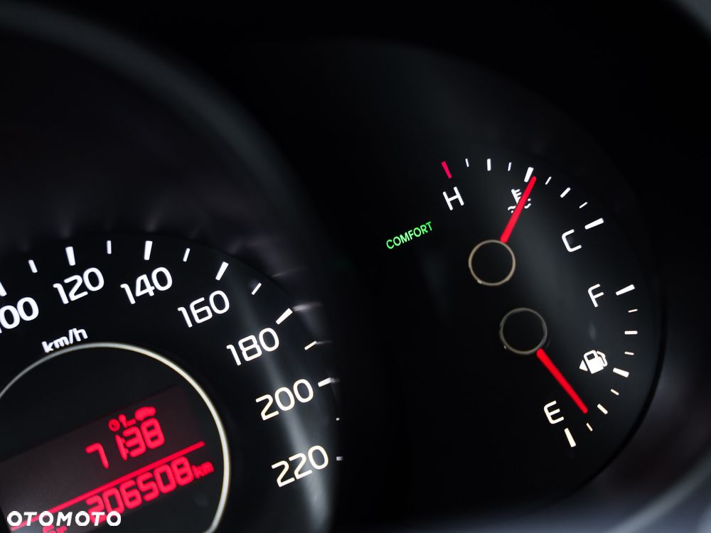 Kia Soul 1.6 CRDI Dream Team Edition - 34