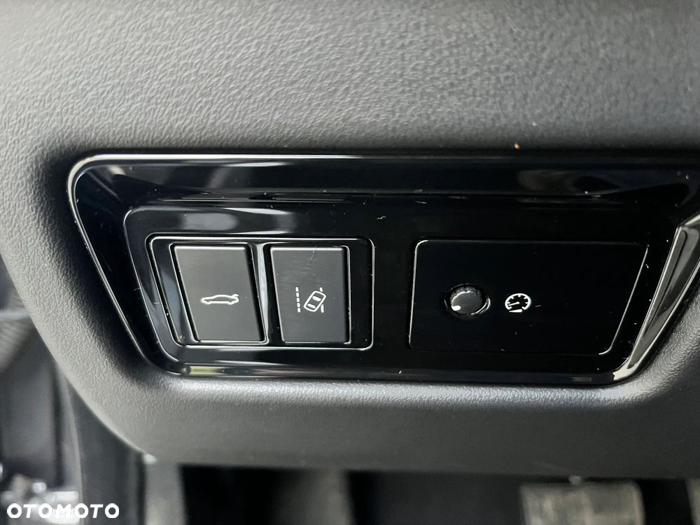 Jaguar XE 2.0 D AWD R-Sport - 39