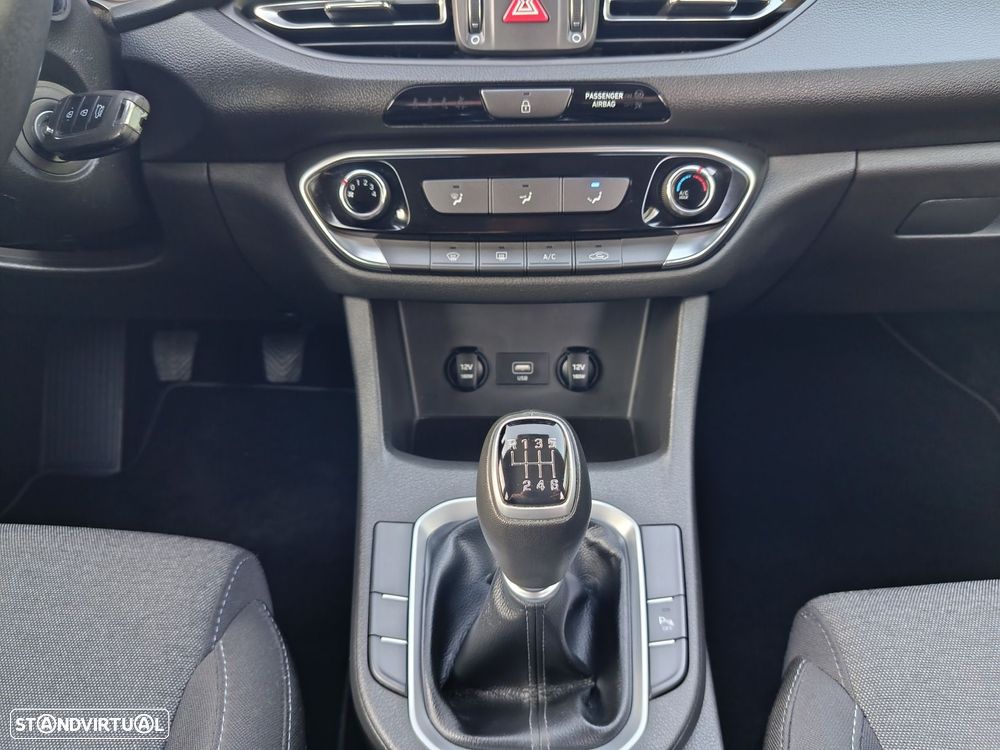 Hyundai i30 1.6 CRDI STyle Plus - 28