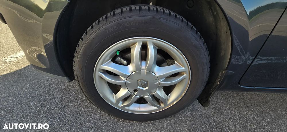 Renault Clio III 1.2 16V Authentique - 19