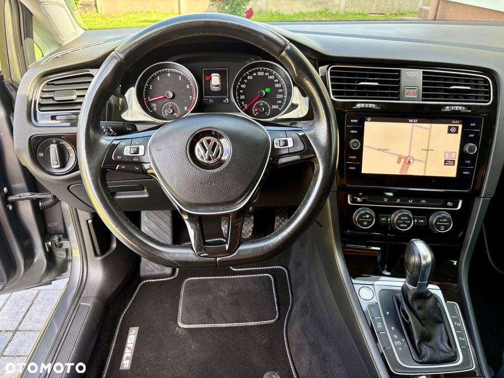 Volkswagen Golf - 34