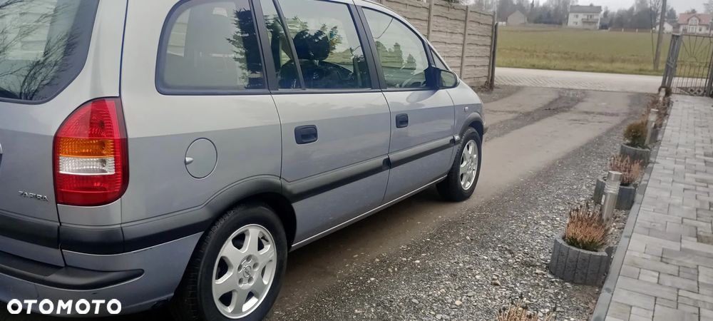 Opel Zafira 1.8 16V Comfort - 4