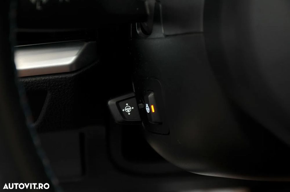 BMW Seria 5 530d xDrive Touring - 24