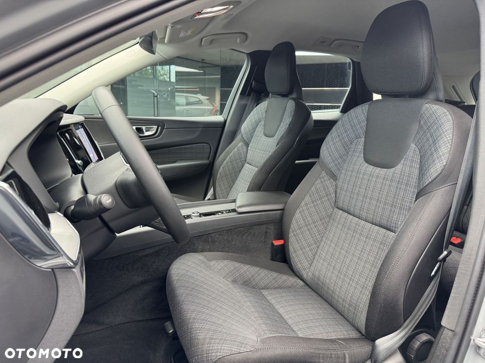 Volvo XC 60 B4 B Essential - 12