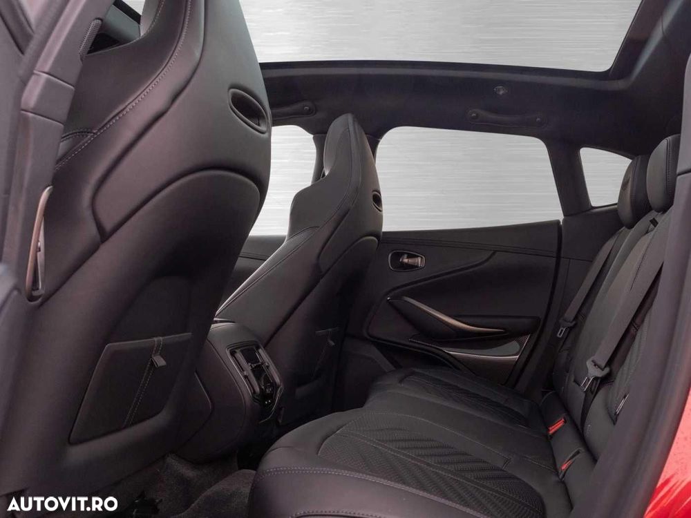 Aston Martin DBX - 24