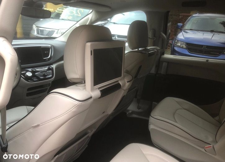 Chrysler Pacifica - 9