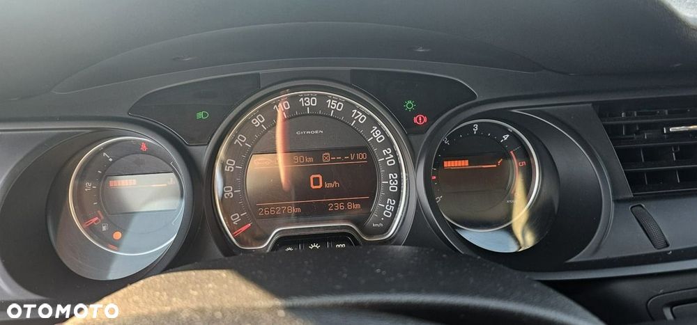 Citroën C5 1.6 HDi Attraction - 9