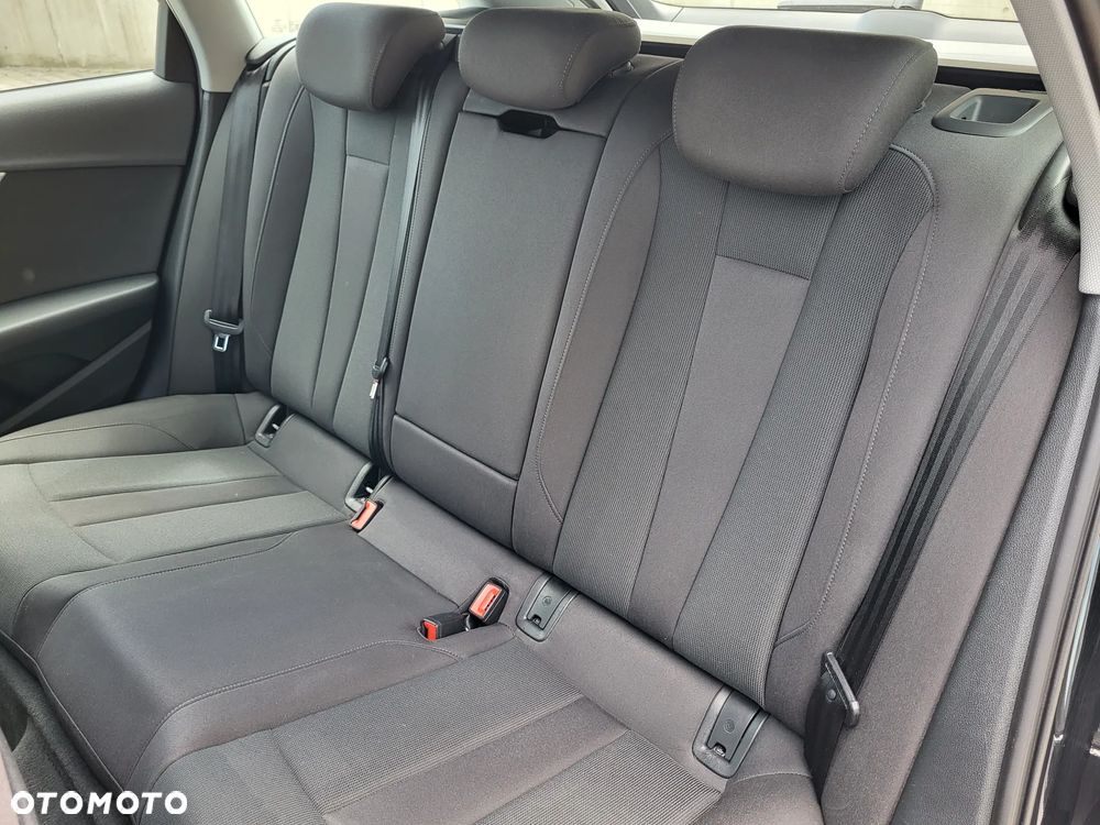 Audi A4 Avant 40 TDI quattro S tronic - 38
