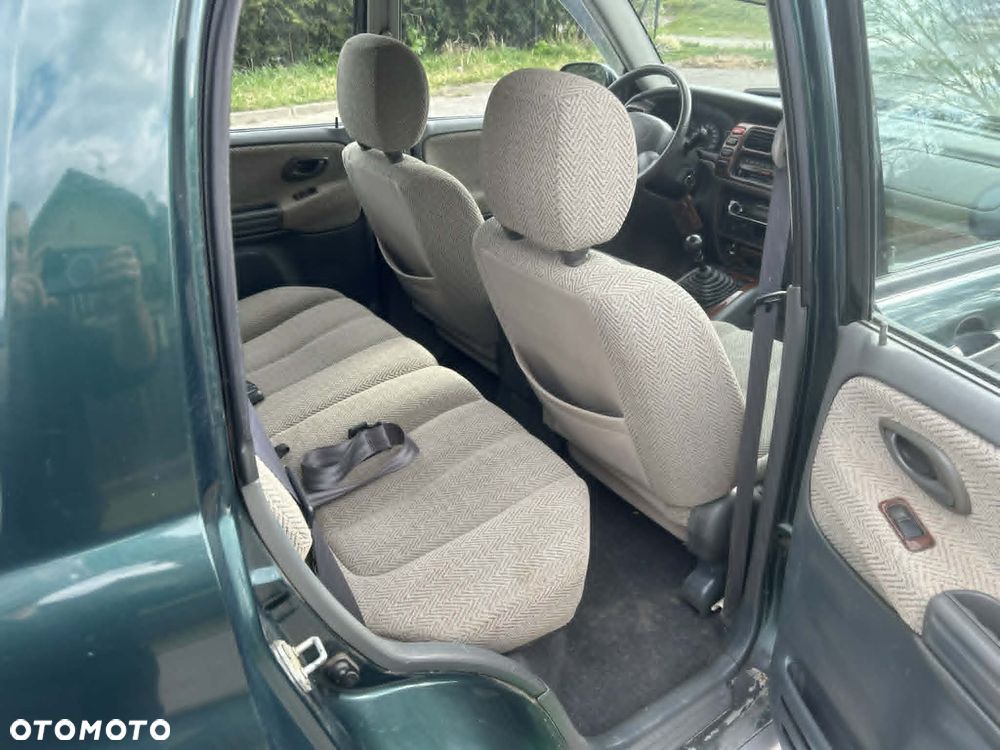 Suzuki Grand Vitara 2.5 V6 - 27