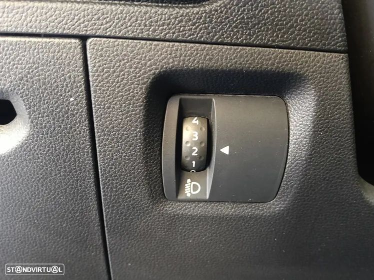 Dacia Sandero 1.0 SCe Essential - 36