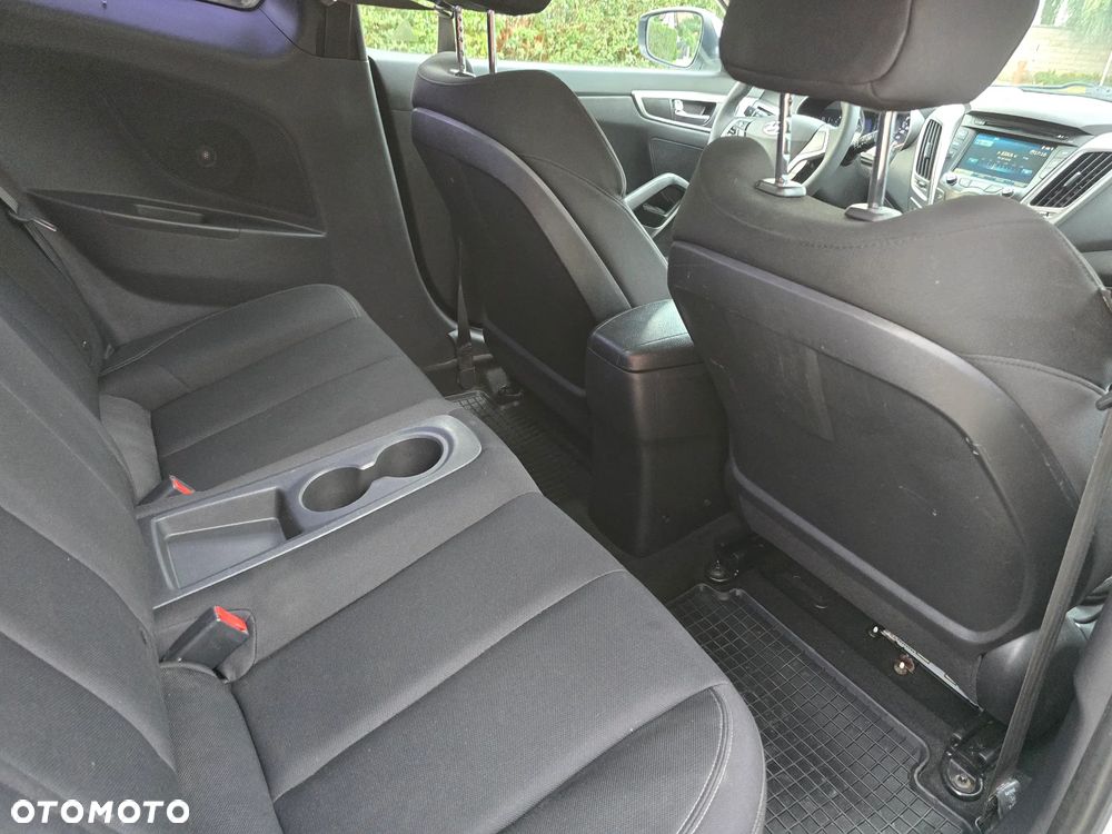 Hyundai Veloster - 23