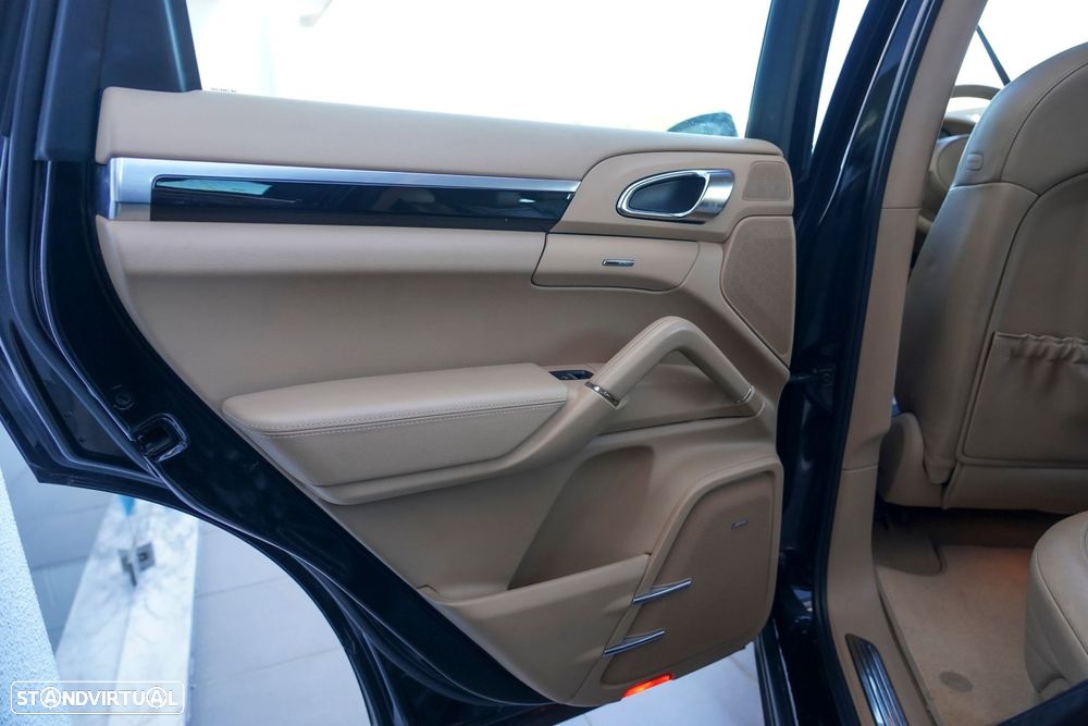 Porsche Cayenne - 25