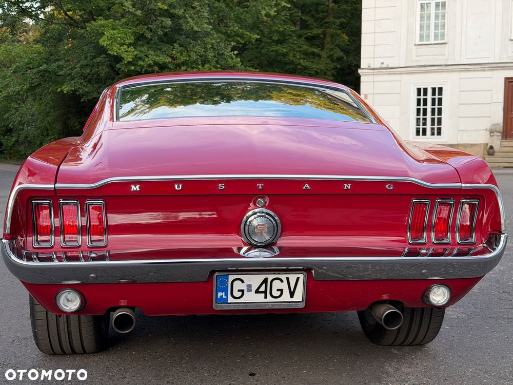 Ford Mustang - 32