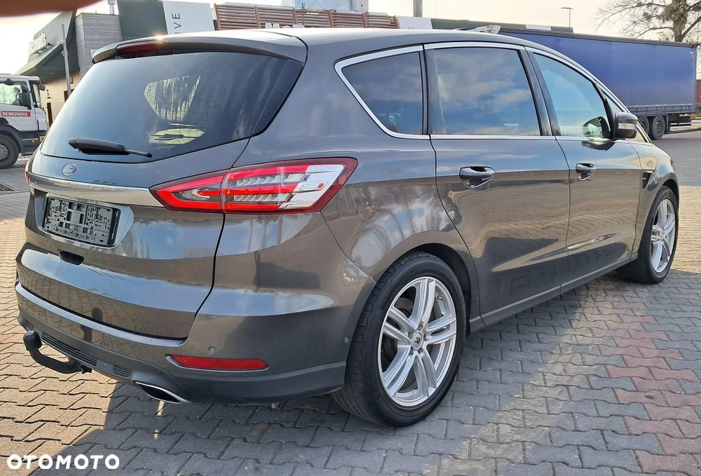 Ford S-Max - 16