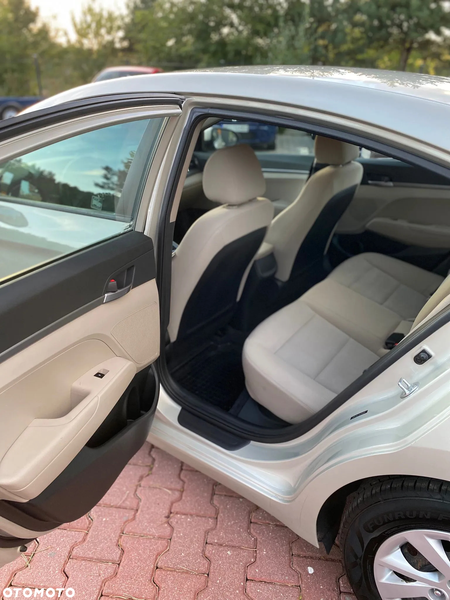 Hyundai Elantra - 28
