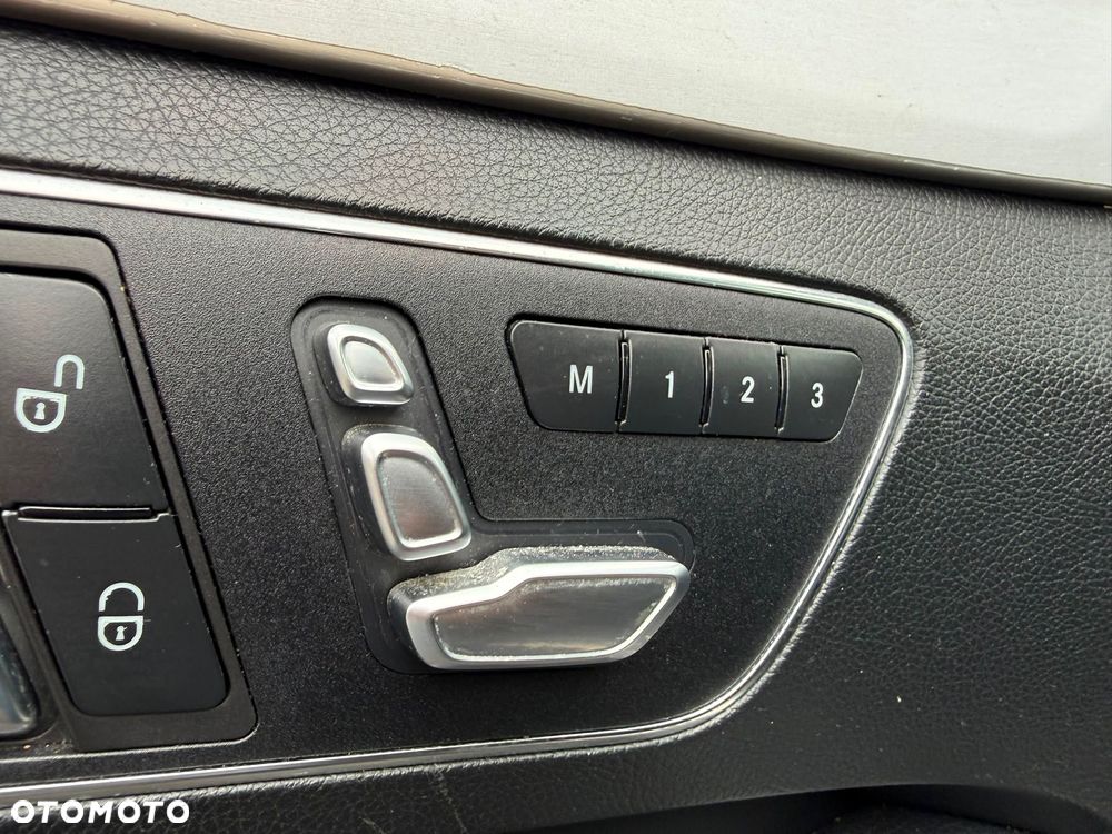 Mercedes-Benz Klasa E 220 CDI 7G-TRONIC Elegance - 27