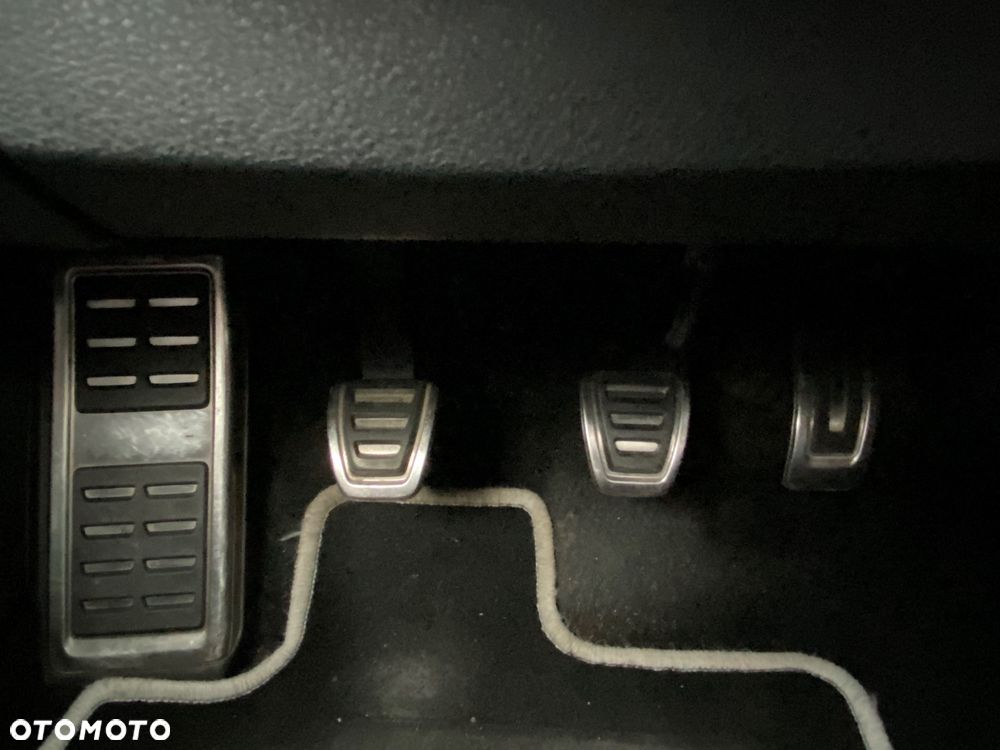 Skoda Octavia 2.0 TSI RS - 10