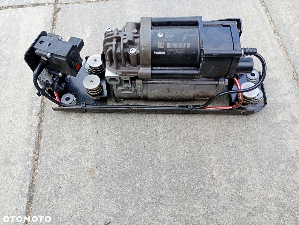 KOMPRESOR ZAWIESZENIA PNEUMATYCZNEGO BMW F01 F02 F04 F11 6789450 - 6