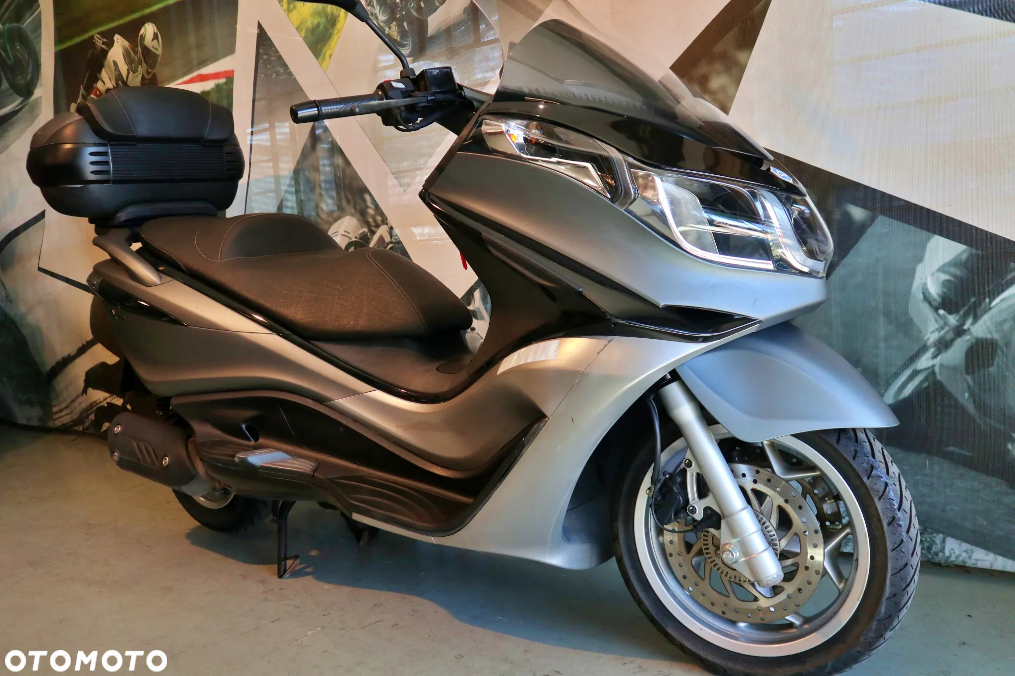 Piaggio X10 - 10