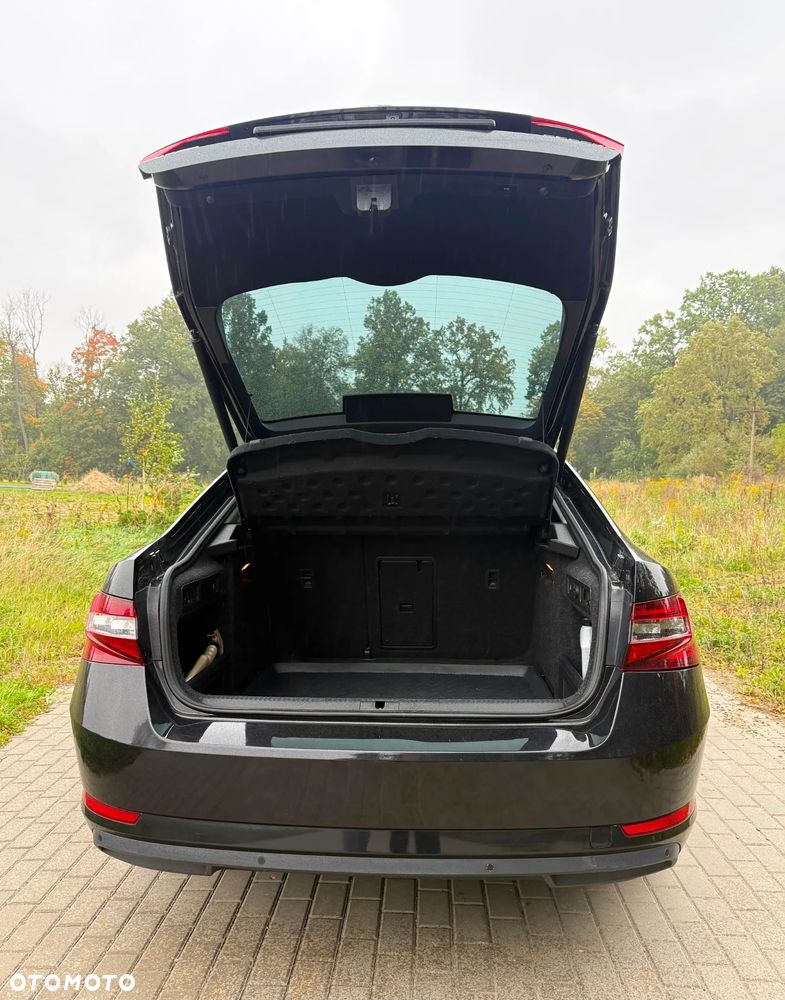 Skoda Superb 2.0 TDI Sportline DSG - 19