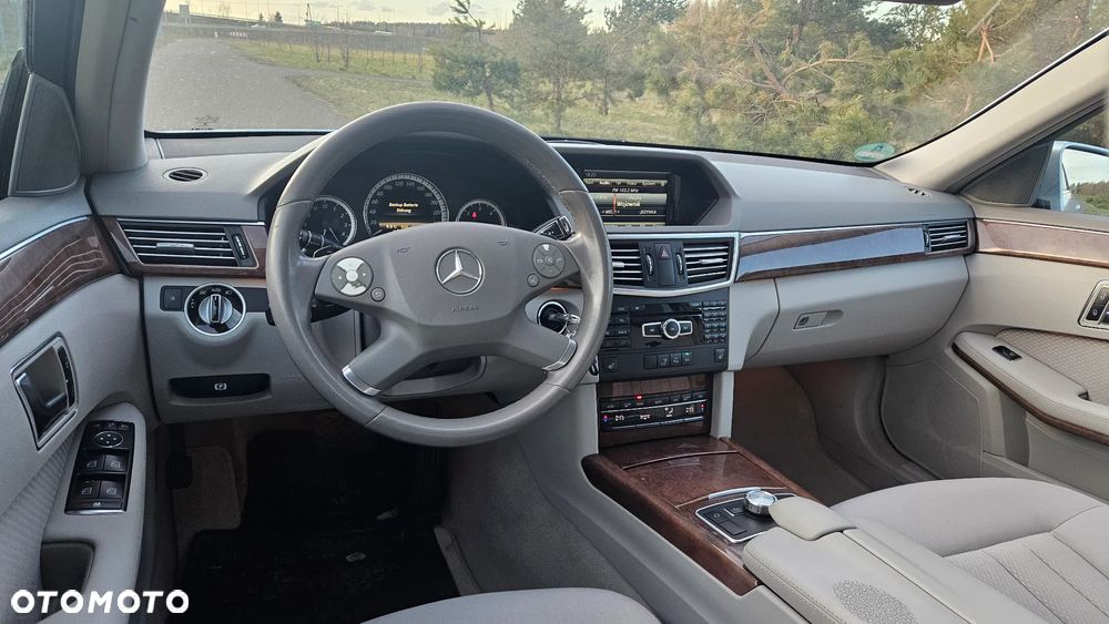 Mercedes-Benz Klasa E 300 CDI DPF BlueEFFICIENCY 7G-TRONIC Elegance - 9