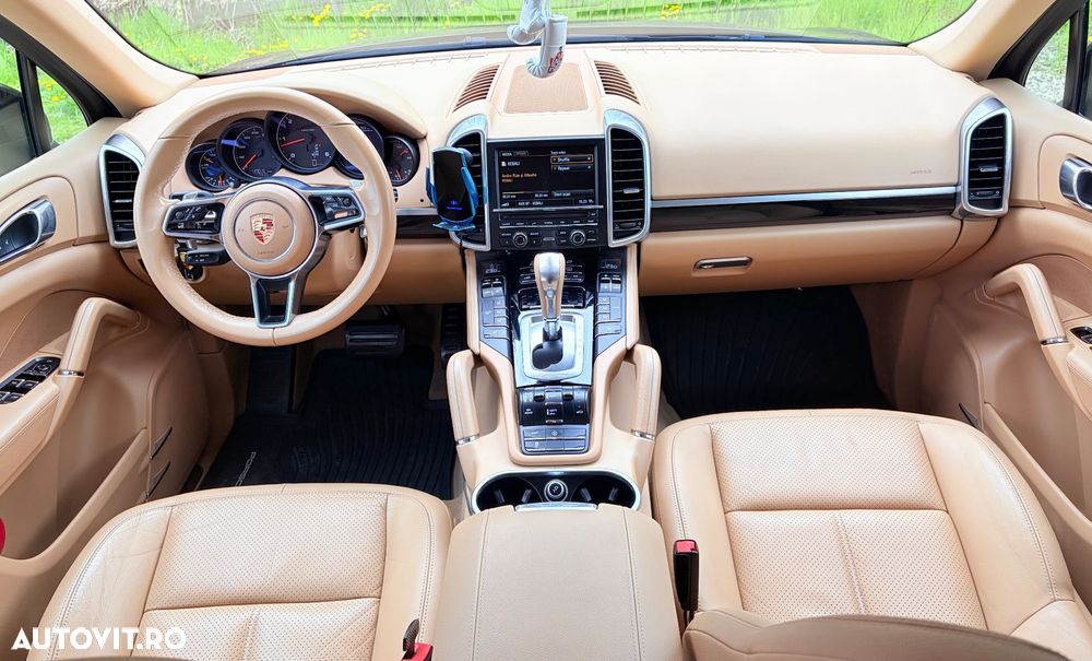 Porsche Cayenne Platinum Edition - 12