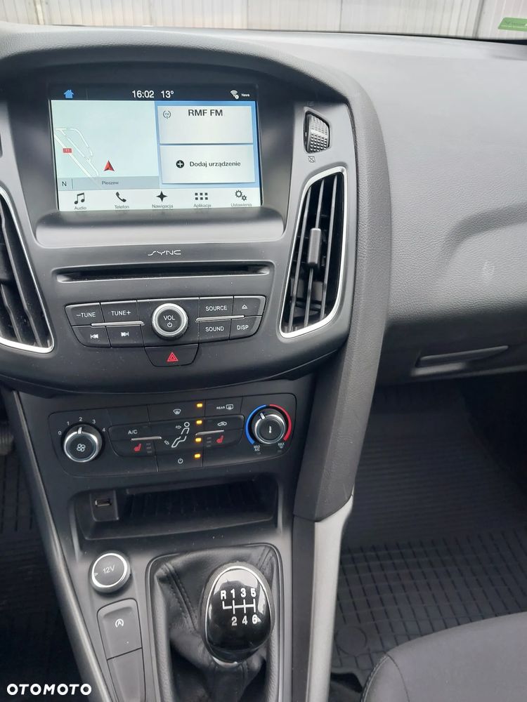 Ford Focus 1.0 EcoBoost Start-Stopp-System ST-LINE STYLE - 16