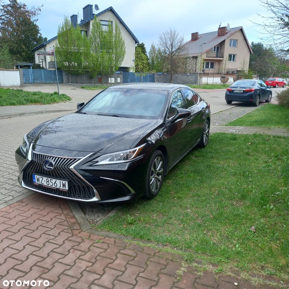 Lexus ES 300h Style Edition - 4