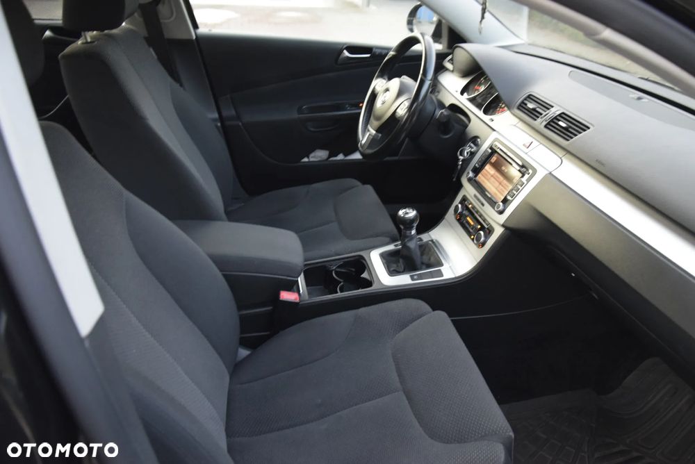 Volkswagen Passat 1.8 TSI Trendline - 24