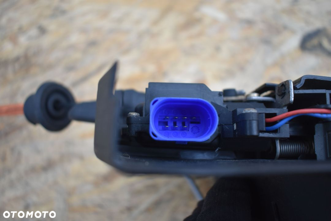 ZAMEK DRZWI PRAWY PRZÓD AUDI A8 d3 4E1837016 7PIN - 3