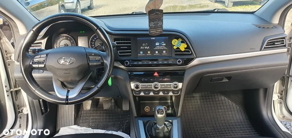 Hyundai Elantra 1.6 Classic + - 16