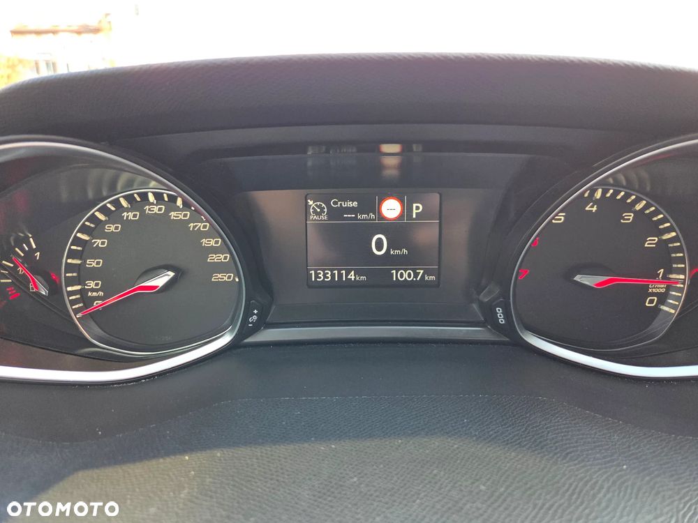 Peugeot 308 PureTech 130 GPF EAT8 Stop & Start Allure Business-Paket - 23