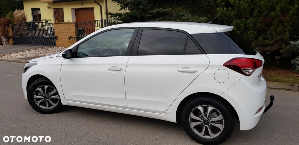 Hyundai i20 blue 1.2 Trend - 6