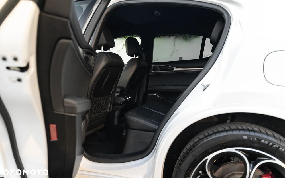 Alfa Romeo Stelvio 2.0 Turbo Veloce Q4 - 11