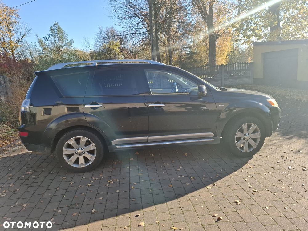 Mitsubishi Outlander - 1