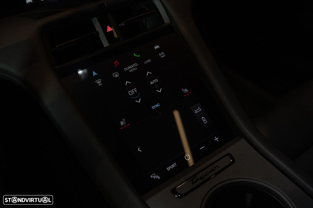 Porsche Taycan Cross Turismo 4 - 21