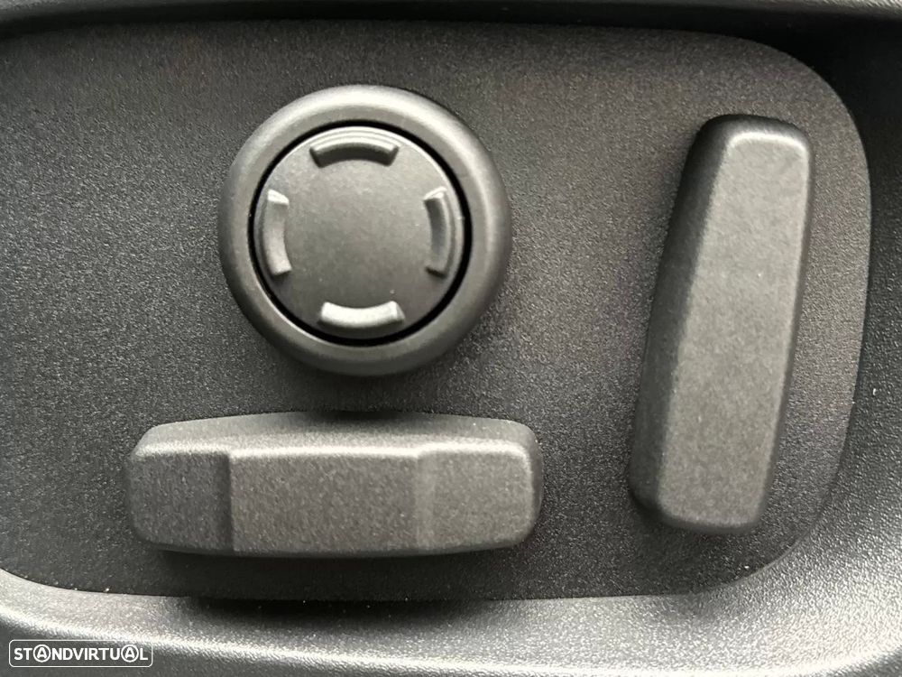 Land Rover Discovery Sport 1.5 I3 P300e AWD SE — fotografia 19