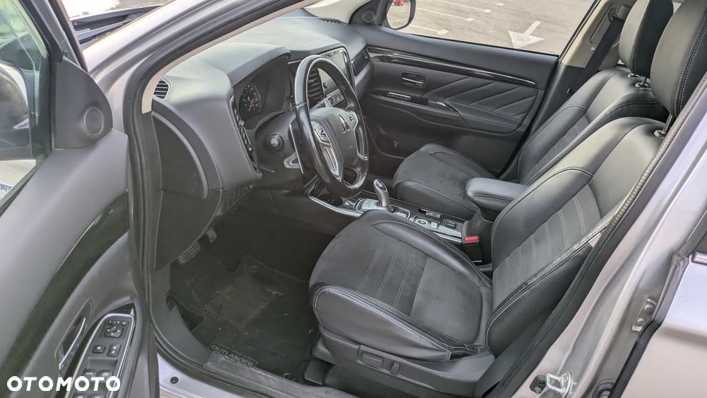 Mitsubishi Outlander 2.0 Intense + Navi 4WD CVT - 9