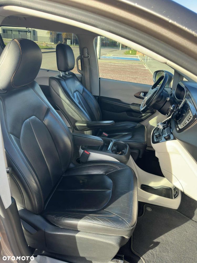 Chrysler Pacifica - 15