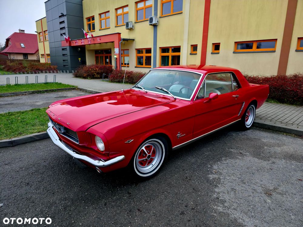 Ford Mustang - 7