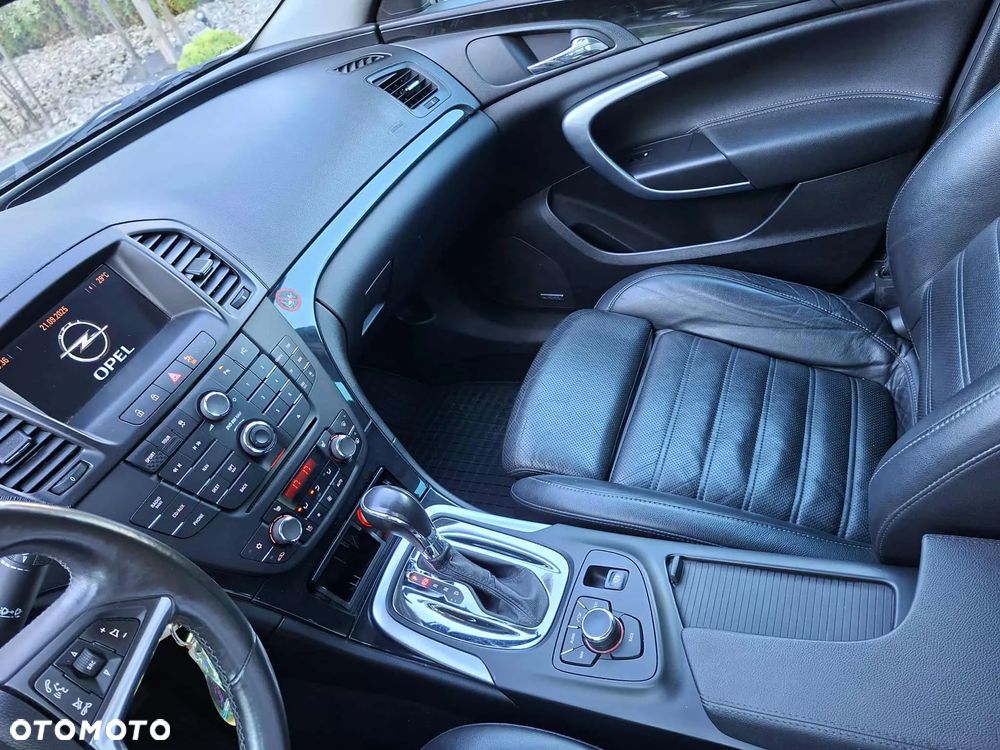 Opel Insignia 2.0 Turbo Sports Tourer 4x4 Automatik - 13
