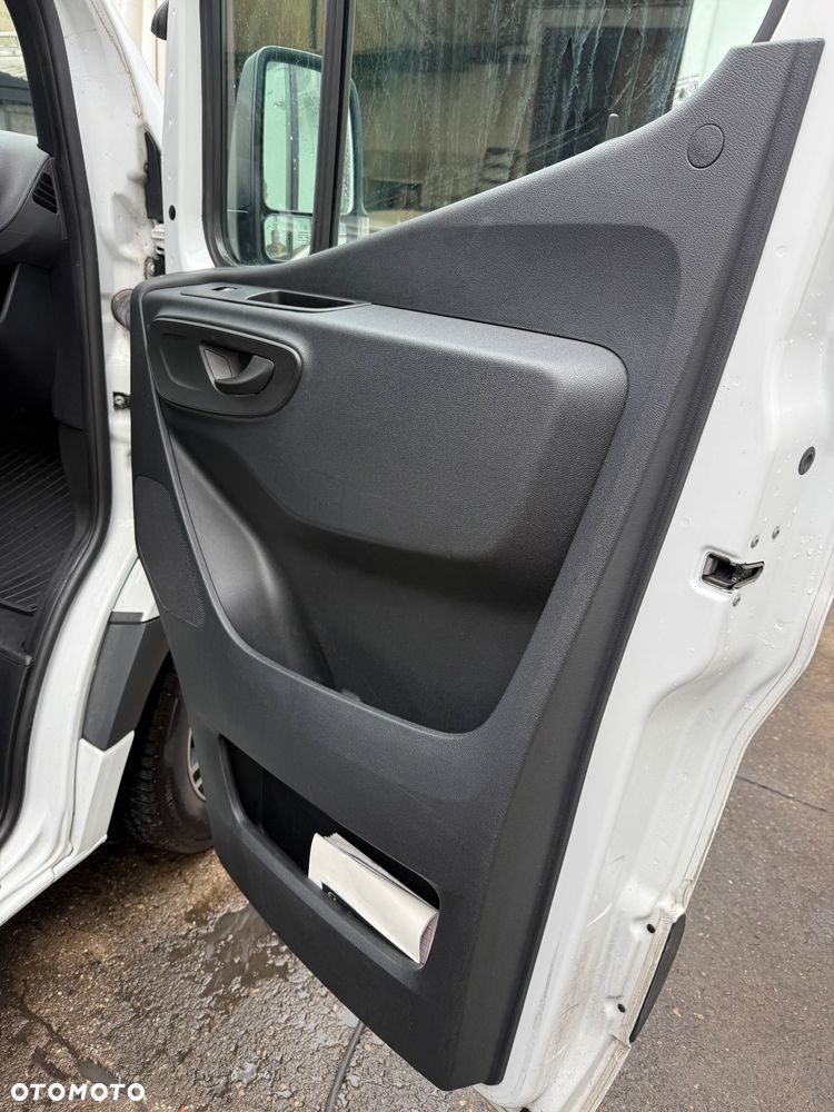 Mercedes-Benz Sprinter - 20
