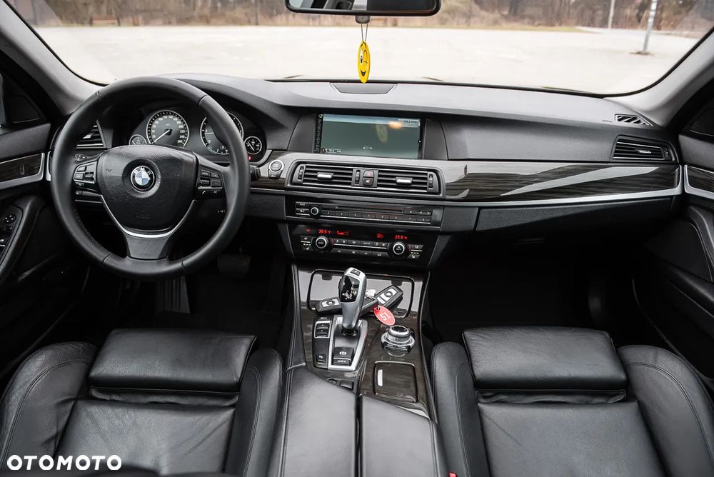 BMW Seria 5 520d - 32